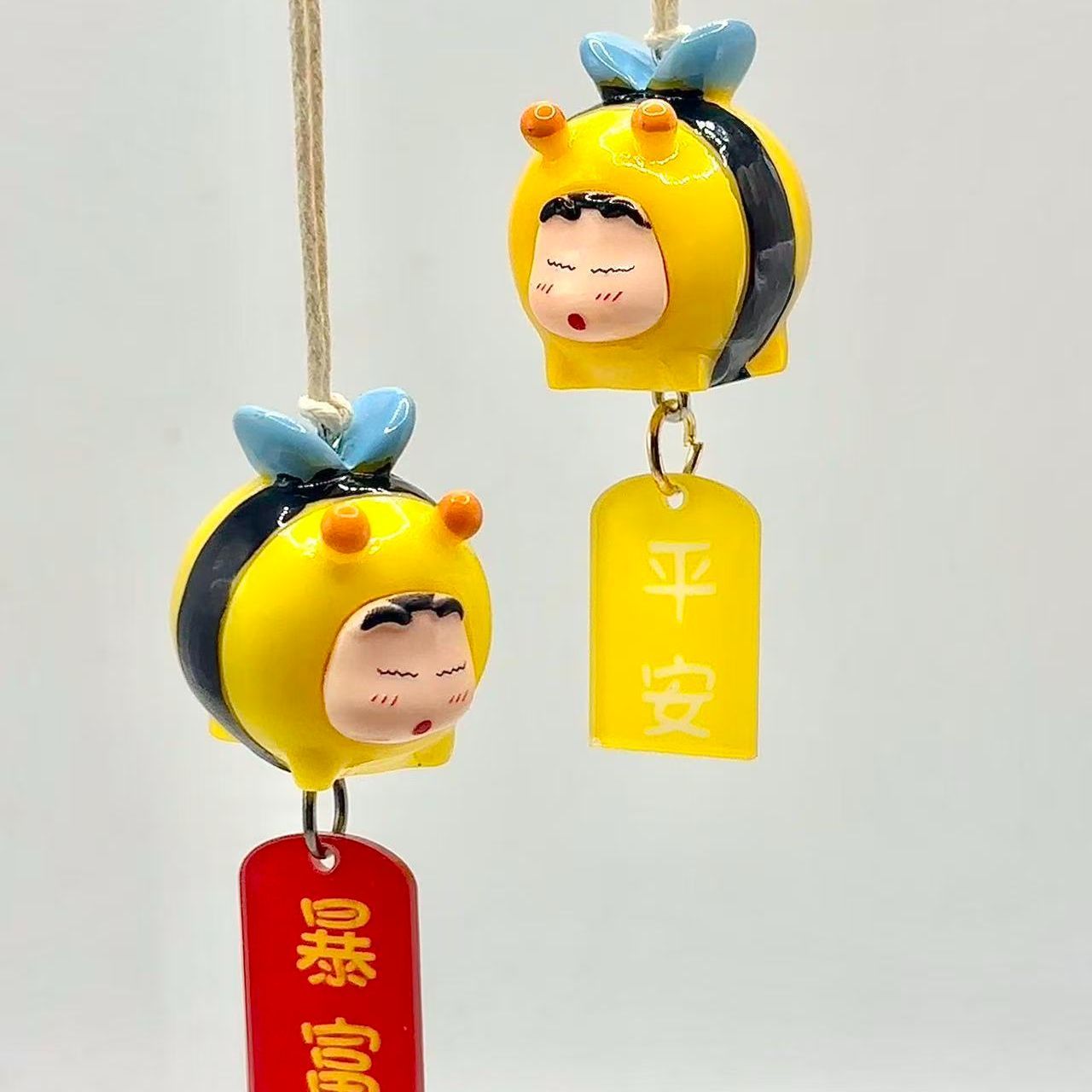 Tech Car Accessories - Crayon Shin-chan Bee Cosplay Figuur Auto